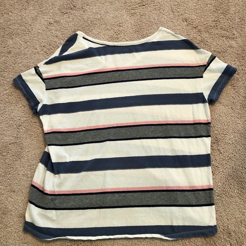 🧺 Universal Thread Striped Hi-Low Tee Size M🧺 - Picture 5 of 7